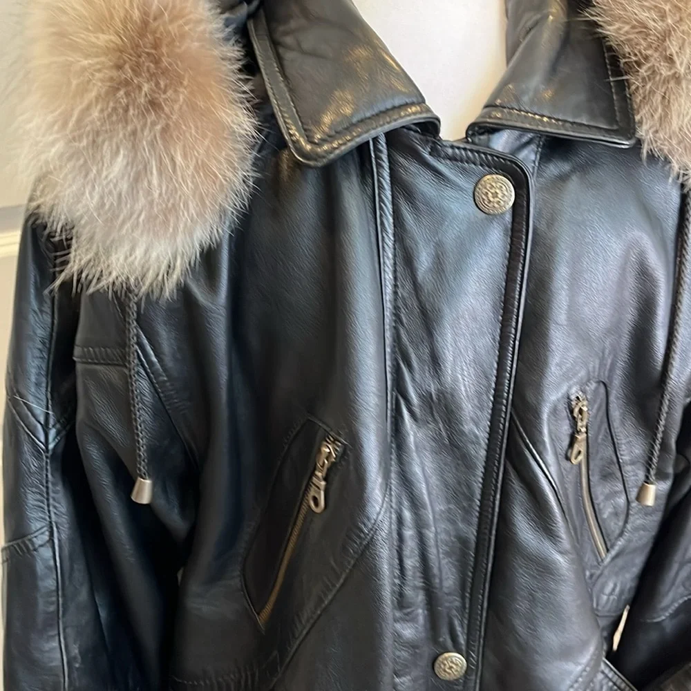 Vintage men’s SZ sm black leather coat w/fur trim hood.  Hits below the hips.